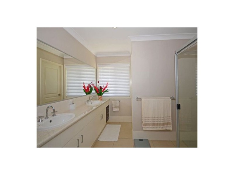 13 FULMAR COURT, Burrum Heads QLD 4659