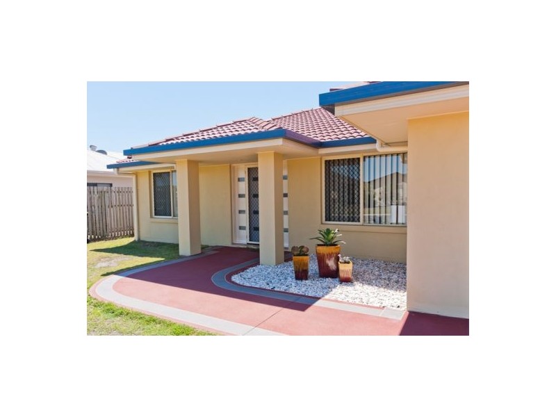4 Earl St Vincent, Eli Waters QLD 4655