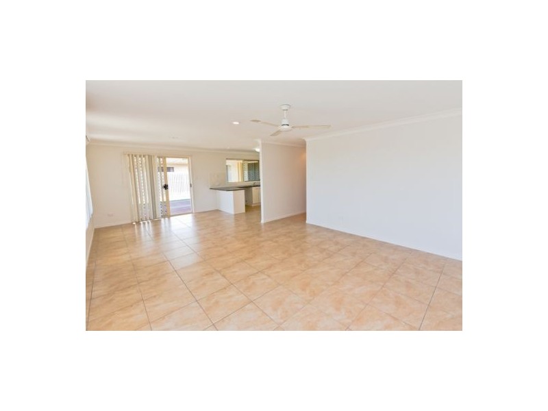 4 Earl St Vincent, Eli Waters QLD 4655