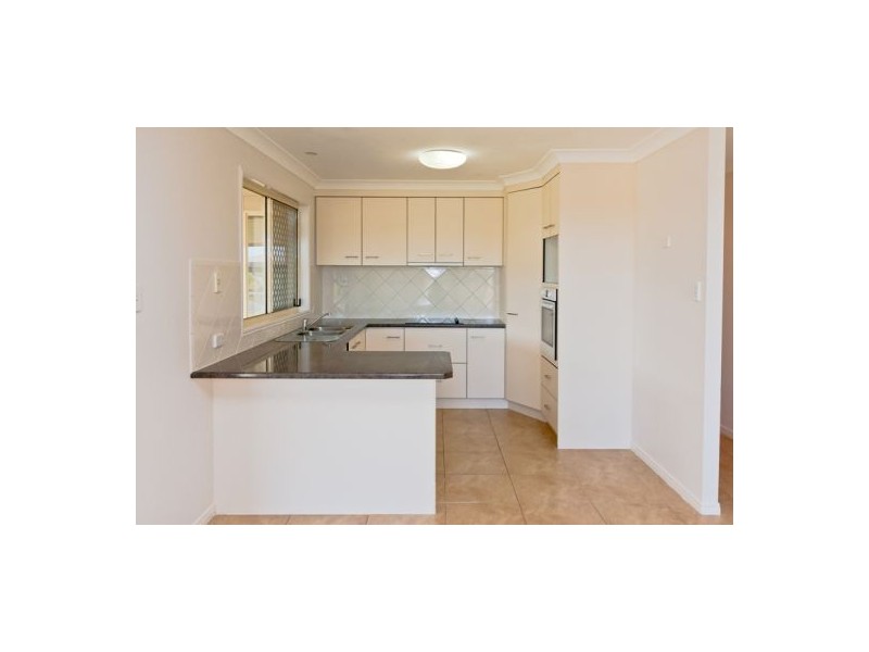 4 Earl St Vincent, Eli Waters QLD 4655