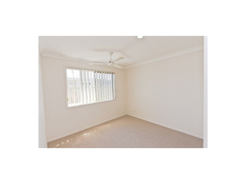 4 Earl St Vincent, Eli Waters QLD 4655