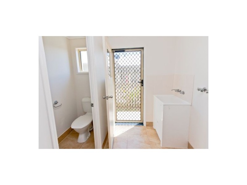 4 Earl St Vincent, Eli Waters QLD 4655