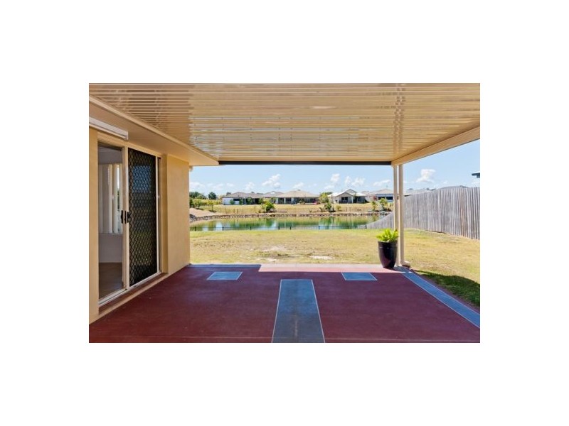 4 Earl St Vincent, Eli Waters QLD 4655