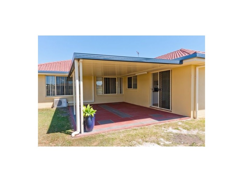 4 Earl St Vincent, Eli Waters QLD 4655