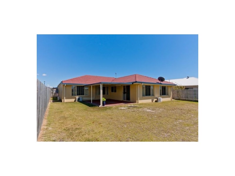 4 Earl St Vincent, Eli Waters QLD 4655