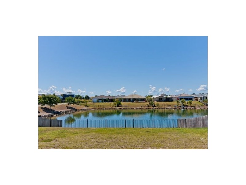 4 Earl St Vincent, Eli Waters QLD 4655