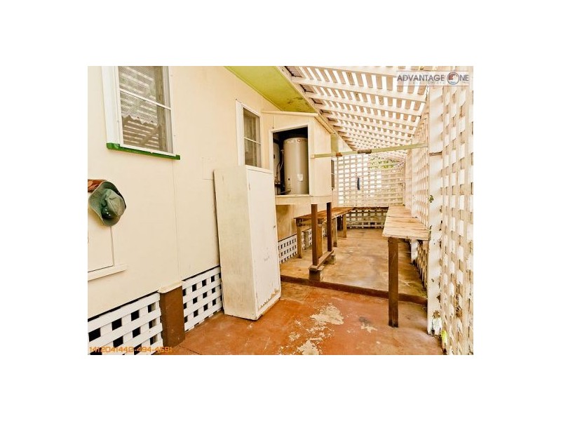 33 Kent St, Urangan QLD 4655