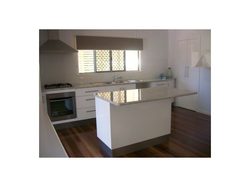 546 Esplanade, Urangan QLD 4655