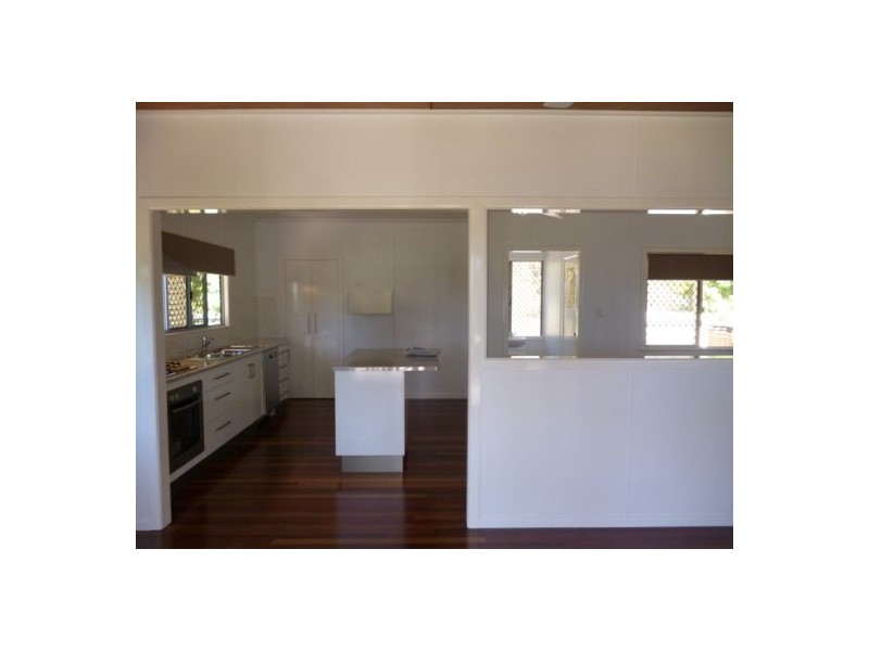 546 Esplanade, Urangan QLD 4655