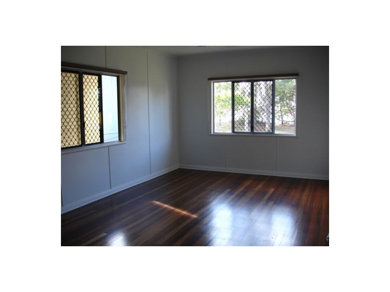 546 Esplanade, Urangan QLD 4655