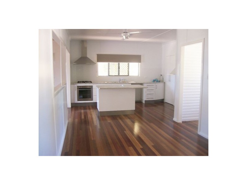 546 Esplanade, Urangan QLD 4655