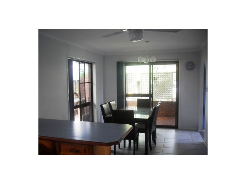 7 North Street, Point Vernon QLD 4655