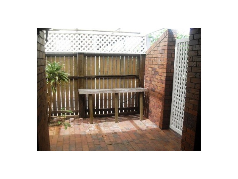 7 North Street, Point Vernon QLD 4655