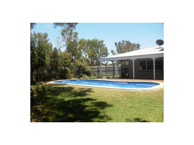 7 Daintree Drive, Urangan QLD 4655