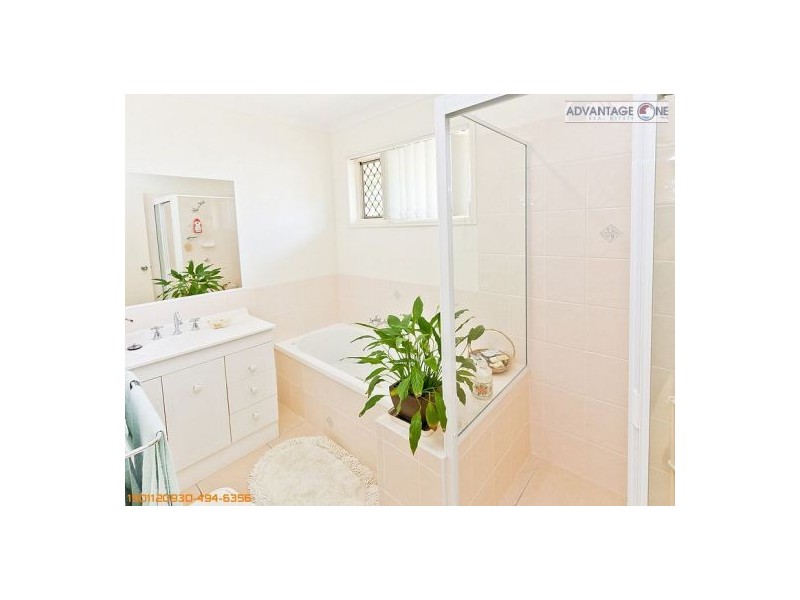 12 EMERALD PARK WAY, Urangan QLD 4655