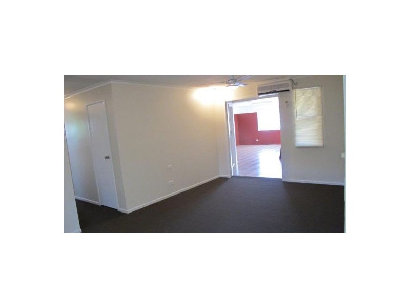 61 drummond, Urangan QLD 4655