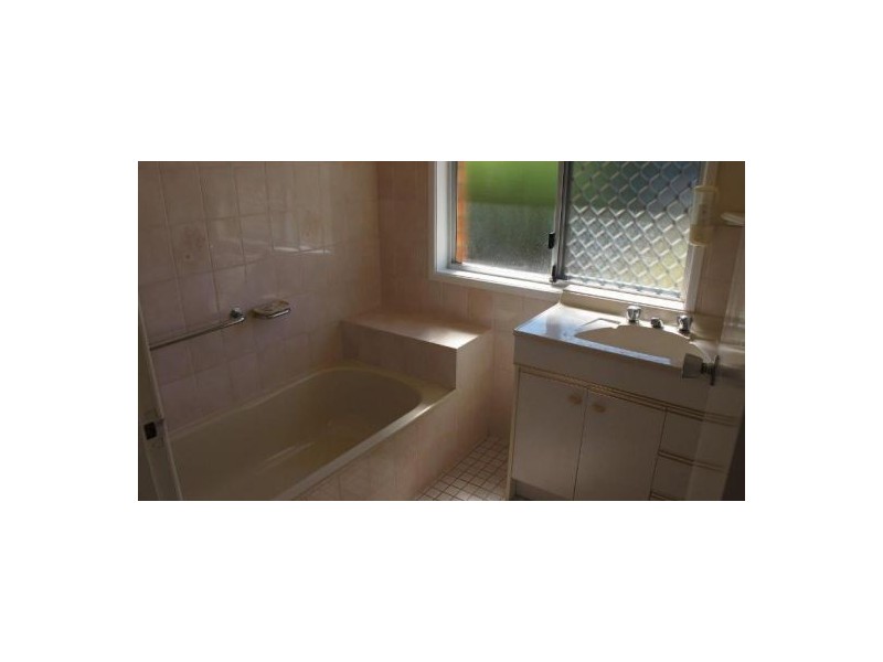 61 drummond, Urangan QLD 4655