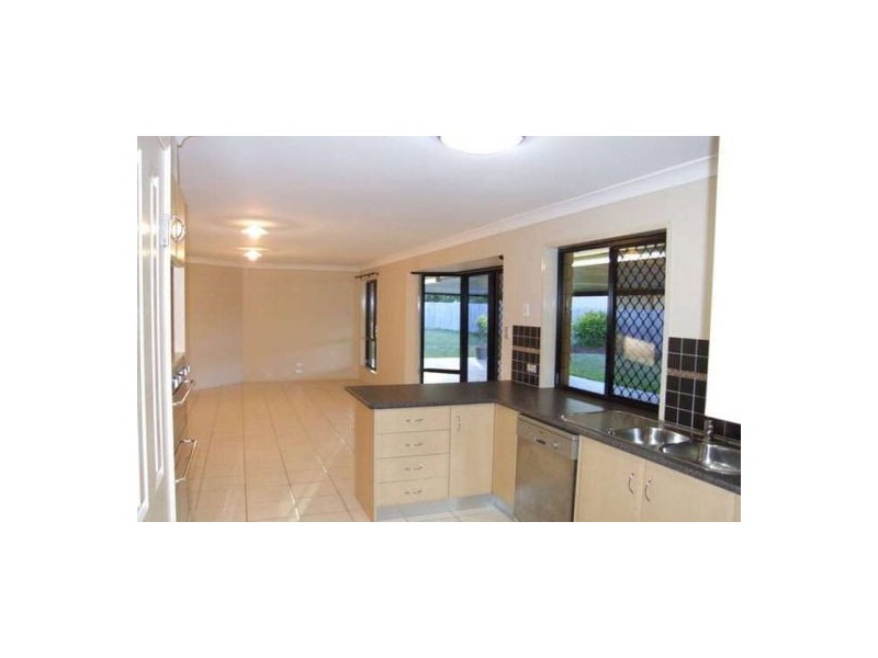 8 KINGSTON CLOSE, Wondunna QLD 4655