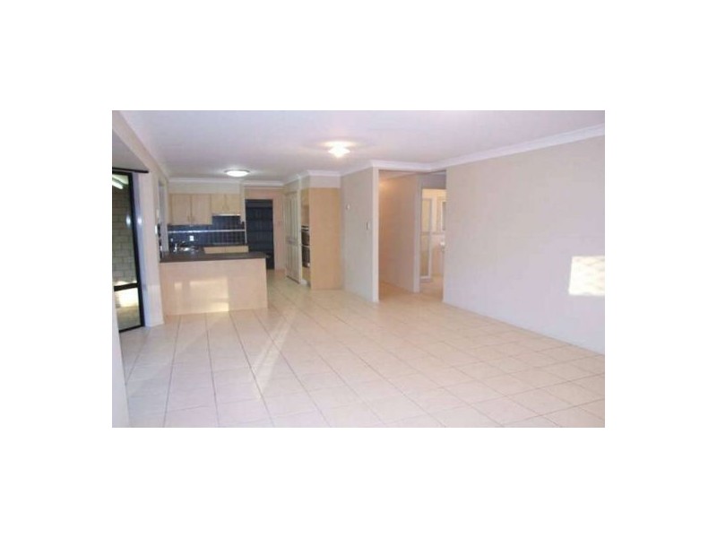 8 KINGSTON CLOSE, Wondunna QLD 4655