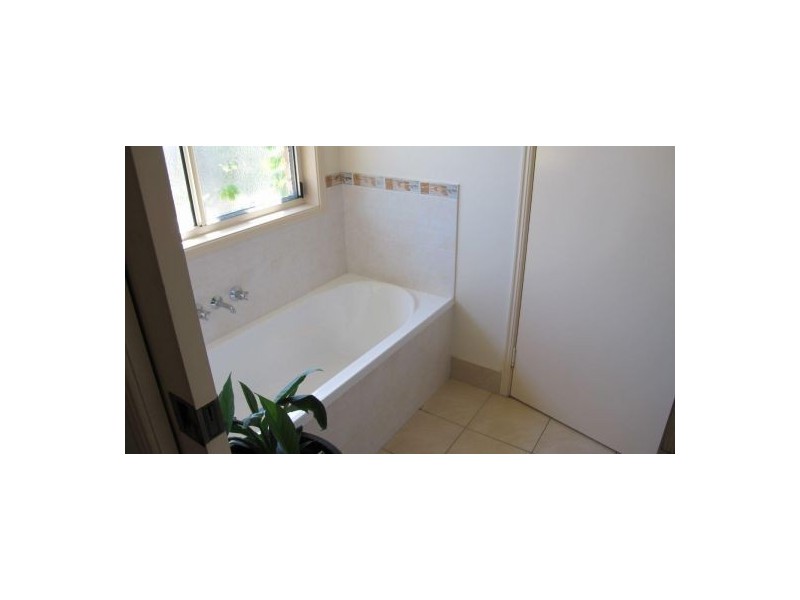 4 GUMTREE DVE, Urraween QLD 4655