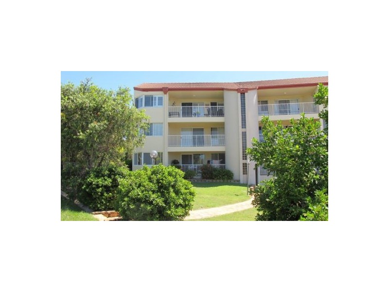 UNIT 1 / 13 PULGUL ST, Urangan QLD 4655