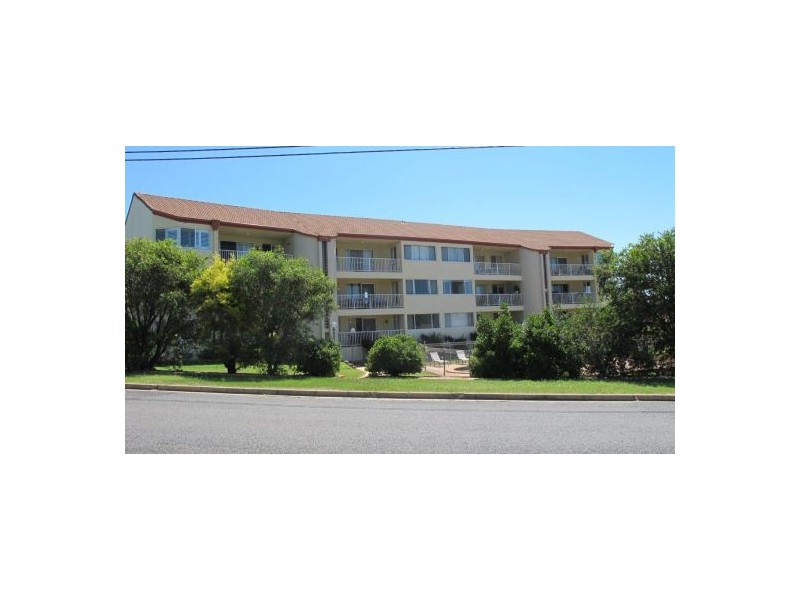 UNIT 1 / 13 PULGUL ST, Urangan QLD 4655