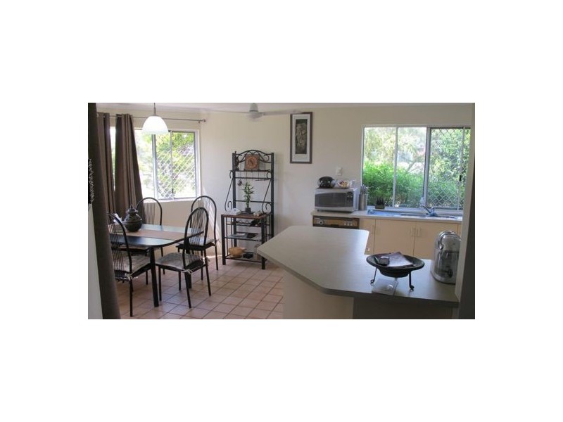 UNIT 1 / 13 PULGUL ST, Urangan QLD 4655