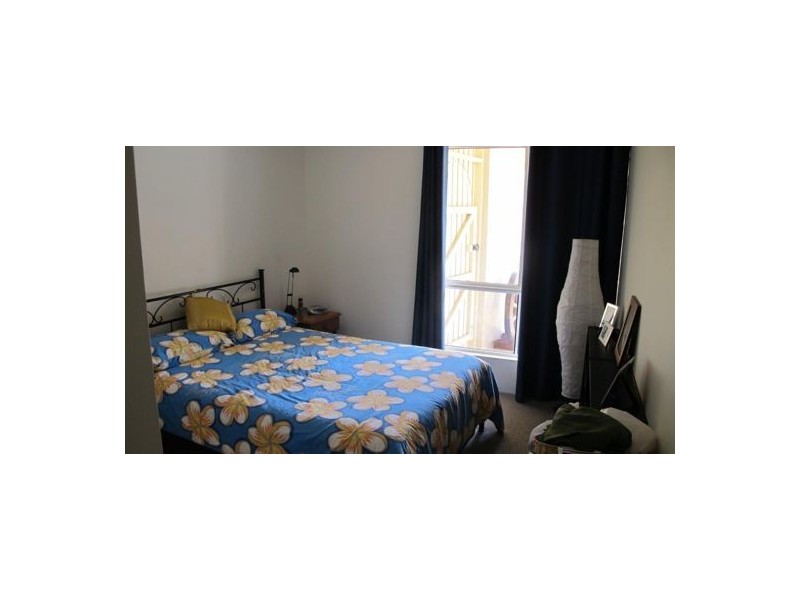 UNIT 1 / 13 PULGUL ST, Urangan QLD 4655