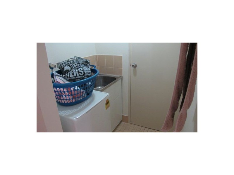 UNIT 1 / 13 PULGUL ST, Urangan QLD 4655