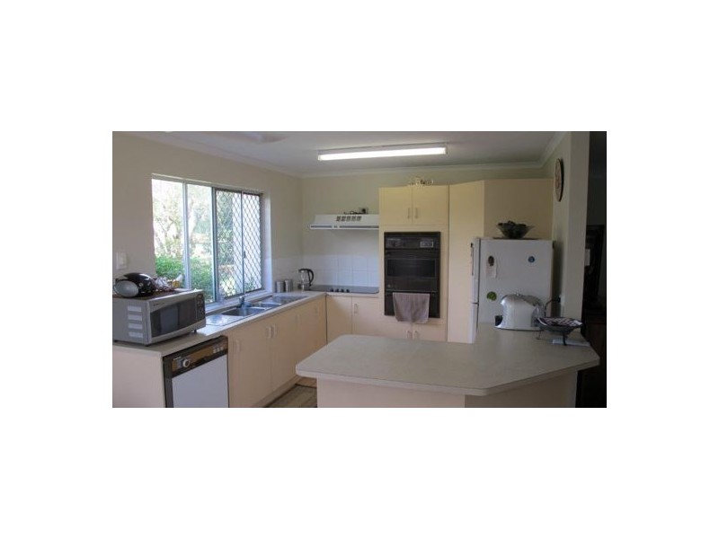 UNIT 1 / 13 PULGUL ST, Urangan QLD 4655