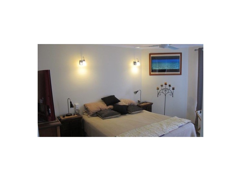 UNIT 1 / 13 PULGUL ST, Urangan QLD 4655