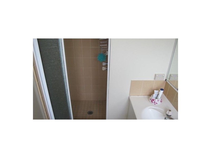 UNIT 1 / 13 PULGUL ST, Urangan QLD 4655