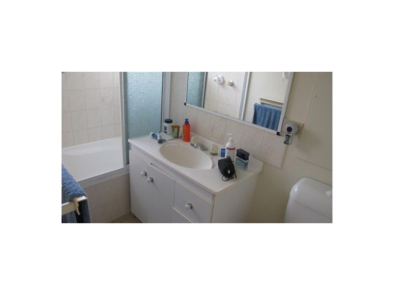 UNIT 1 / 13 PULGUL ST, Urangan QLD 4655