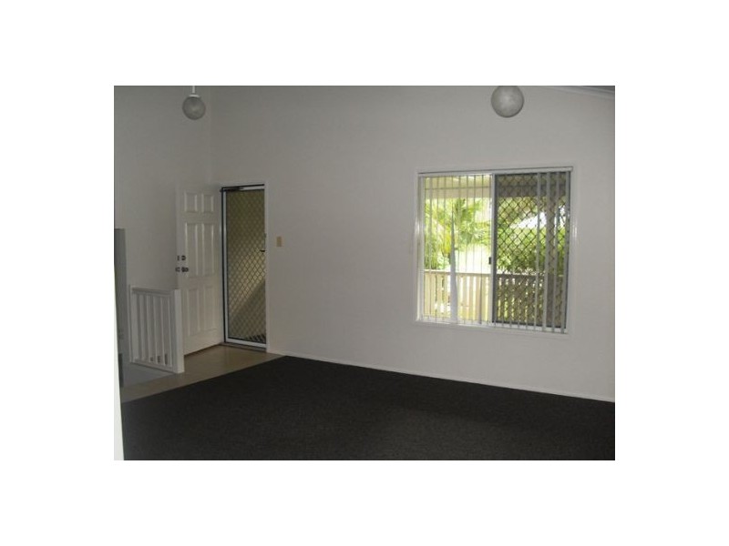 1 Sealink Drive, Point Vernon QLD 4655
