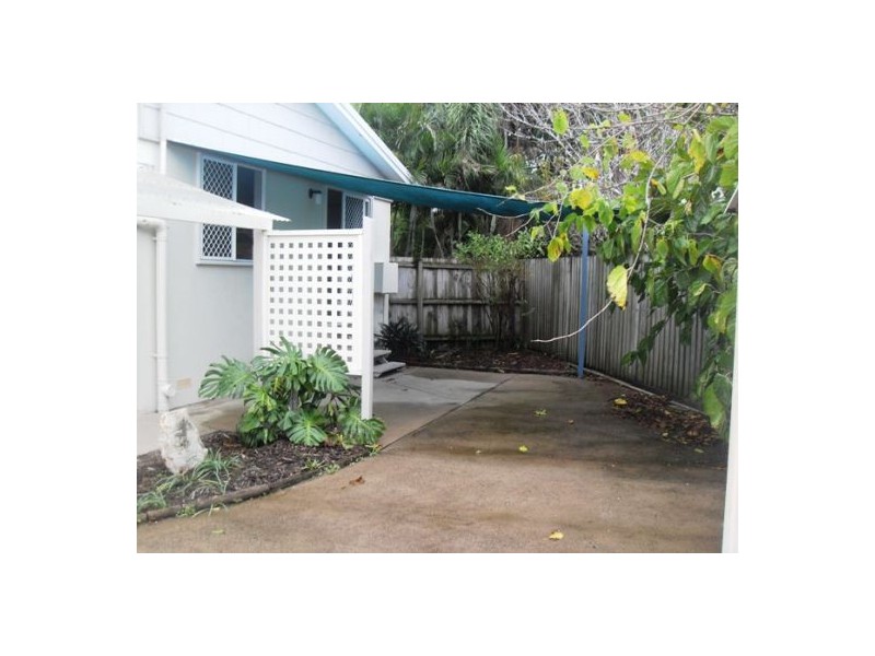 1 Sealink Drive, Point Vernon QLD 4655