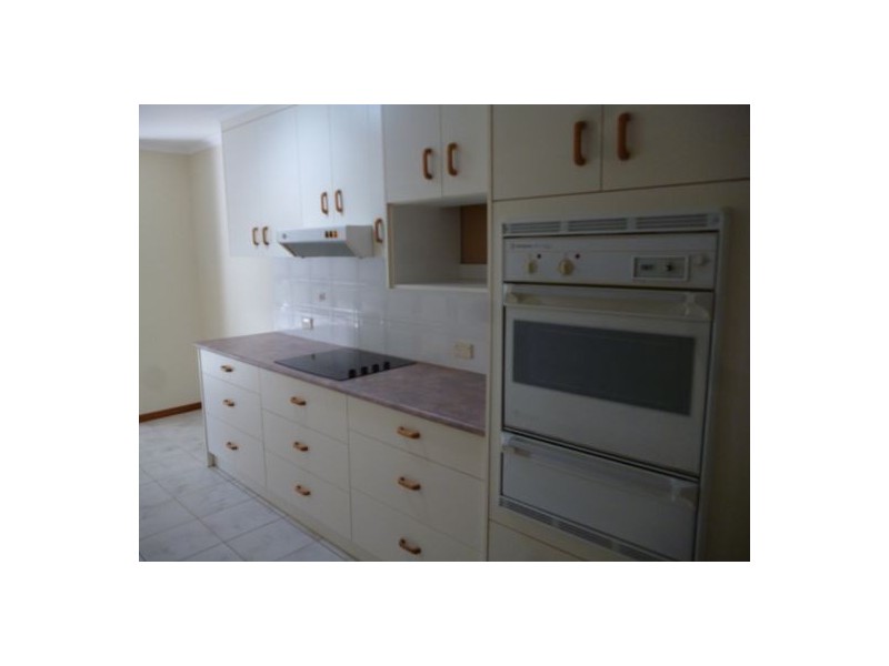 21 North Street, Point Vernon QLD 4655