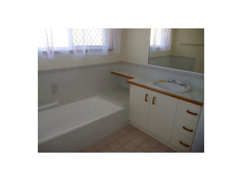 21 North Street, Point Vernon QLD 4655