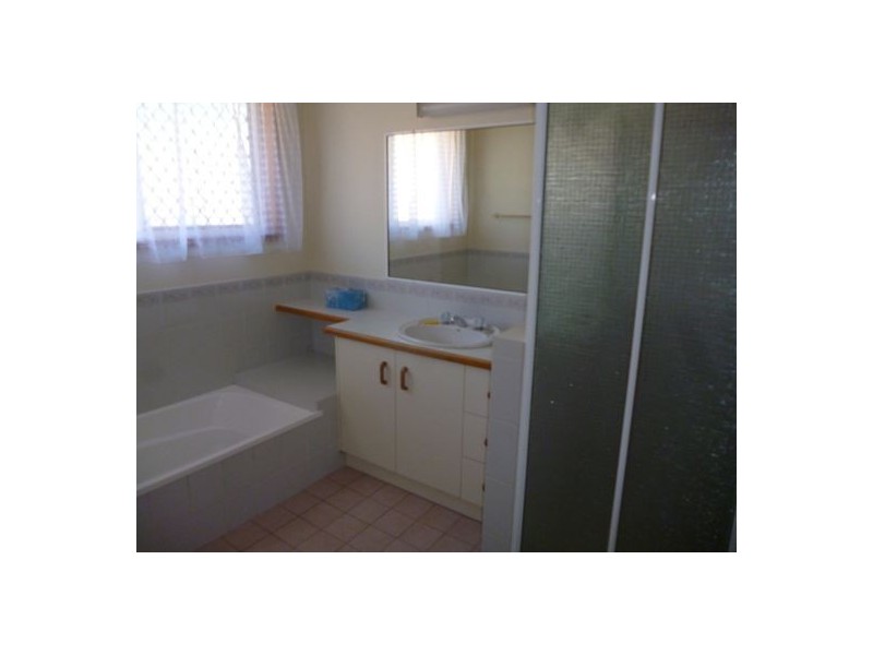 21 North Street, Point Vernon QLD 4655