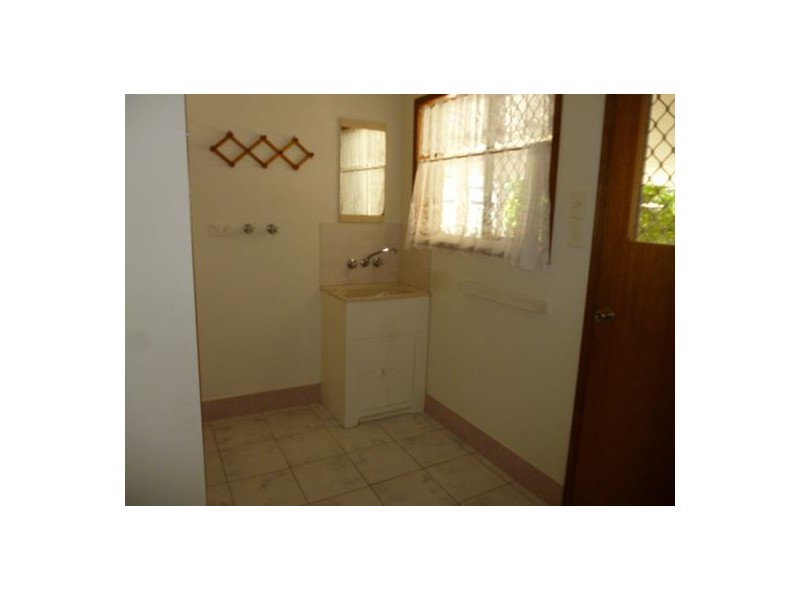 21 North Street, Point Vernon QLD 4655