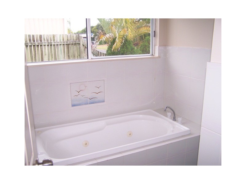 20 Mackay Drive, Kawungan QLD 4655