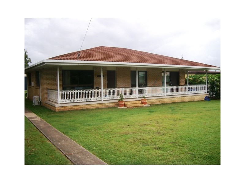 15 Carlton Street, Point Vernon QLD 4655