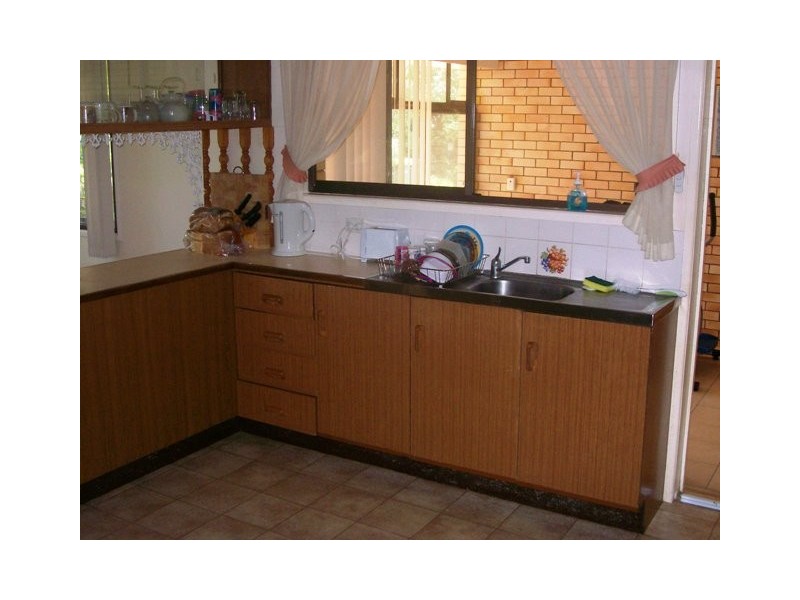 15 Carlton Street, Point Vernon QLD 4655