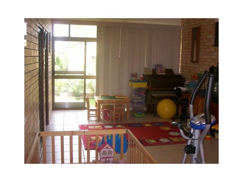 15 Carlton Street, Point Vernon QLD 4655