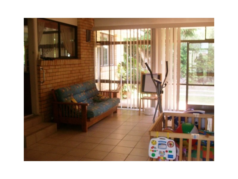 15 Carlton Street, Point Vernon QLD 4655