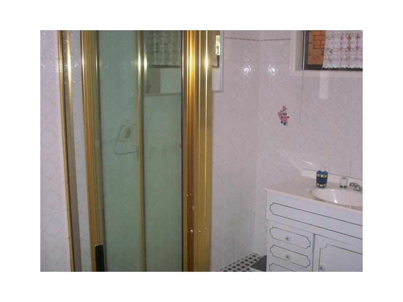 15 Carlton Street, Point Vernon QLD 4655