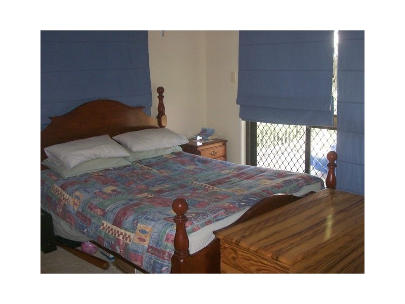 15 Carlton Street, Point Vernon QLD 4655