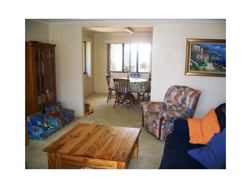 15 Carlton Street, Point Vernon QLD 4655