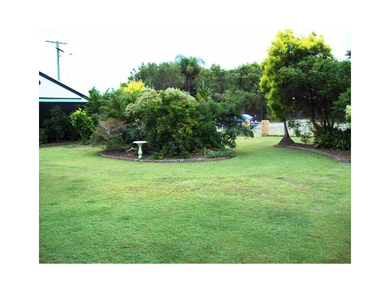 15 Carlton Street, Point Vernon QLD 4655