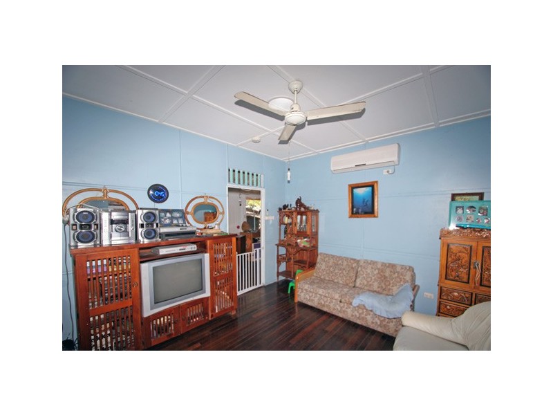 7 Hibiscus Street, Urangan QLD 4655