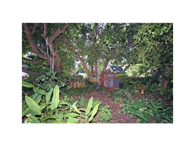 7 Hibiscus Street, Urangan QLD 4655